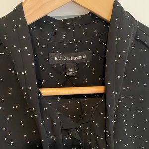 Banana a republic. XL Womens Blouse. Black with white Polk-a-dots.